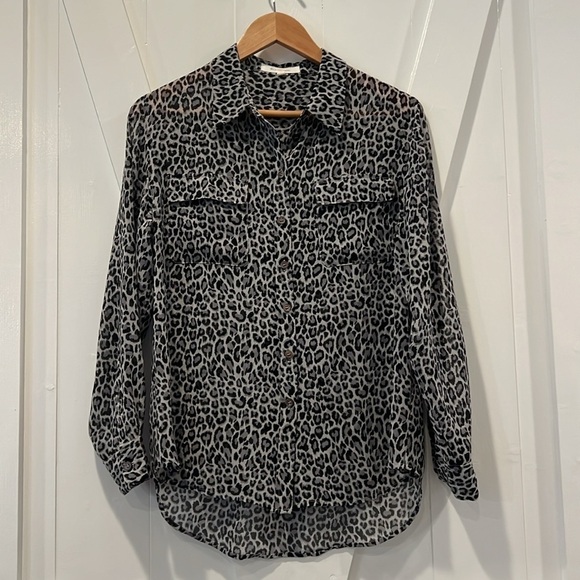 Two by Vince Camuto Grey Black Leopard Sheer Button Down Blouse Shirt Size Small - Picture 1 of 5
